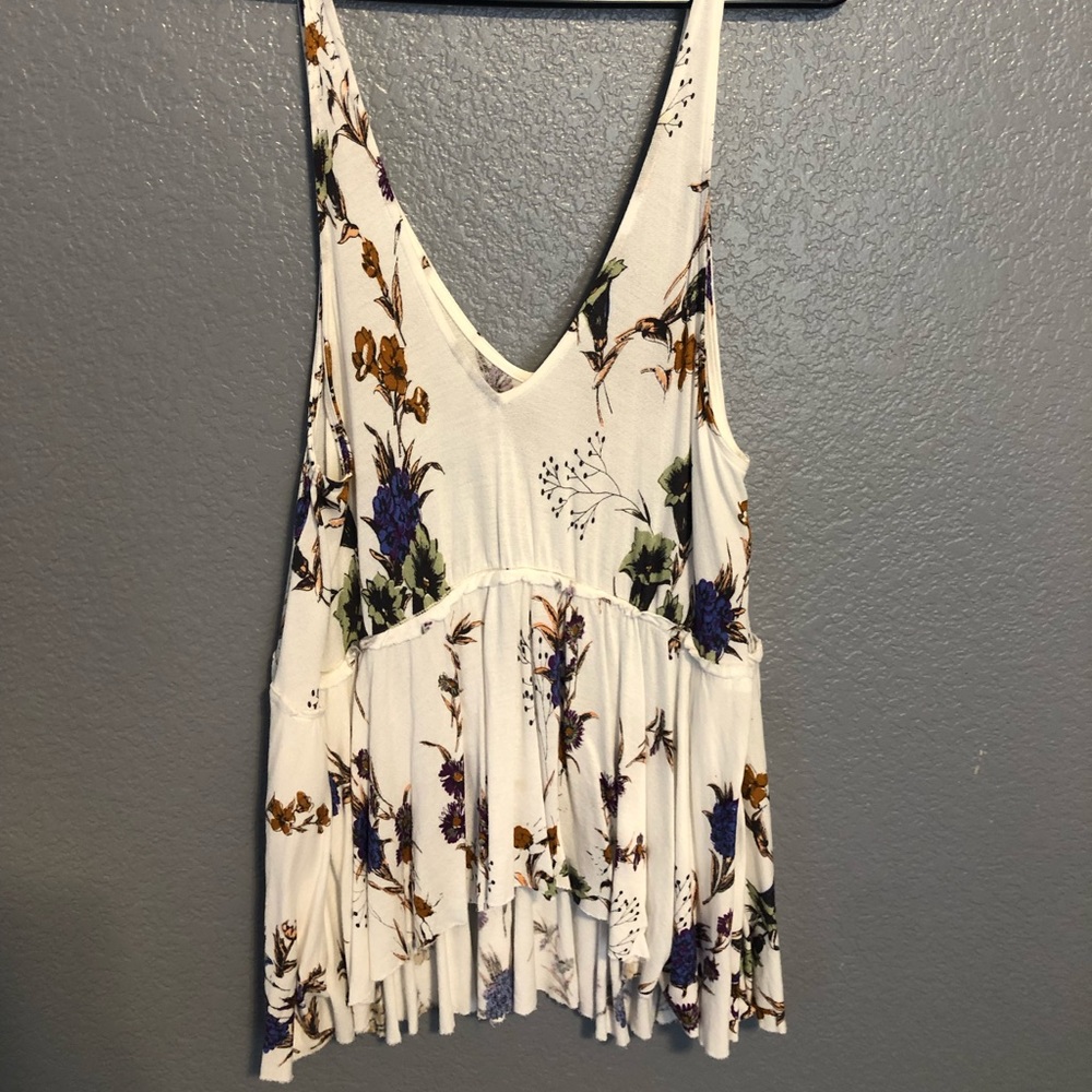 Nordstrom Flowy flower top runs big